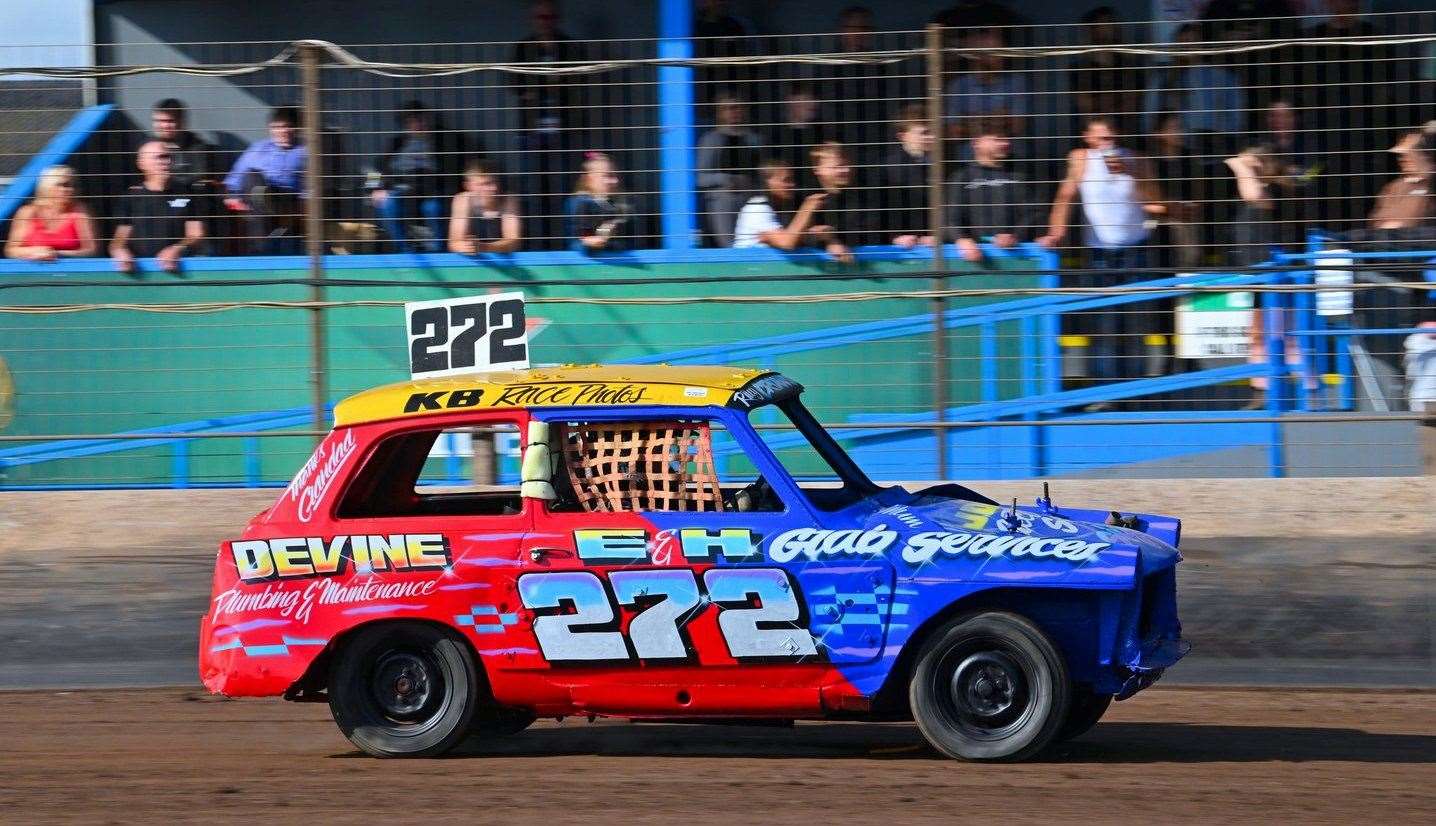 272 Riley Crowson at speed in his 1959 Mk 1 Austin A40 Farina