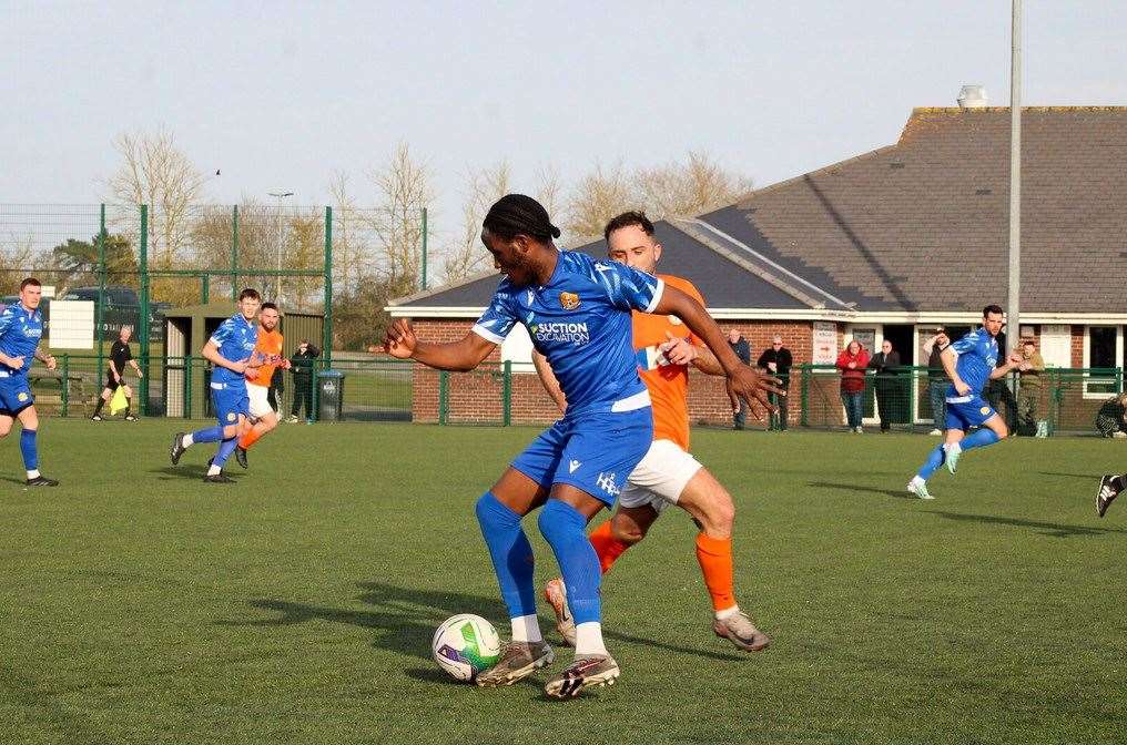 Flo Tsaguim on the ball. Picture: Amber Kent