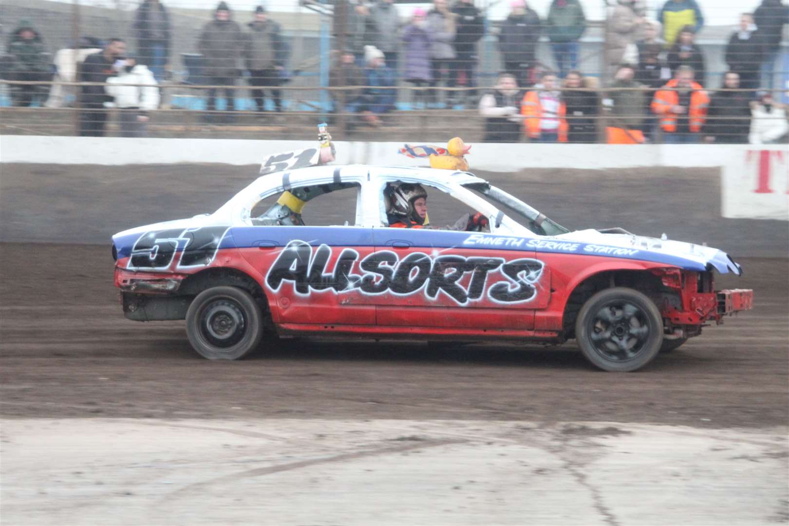 James Licquorice at speed in the Unlimited Bangers on Saturday night (Image: Jim Harrod) (62966438)