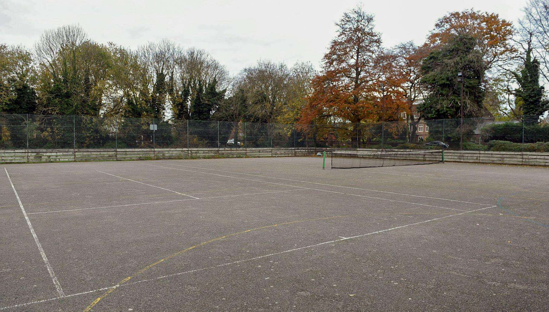 The plan is to make use of the redundant tennis courts and create a new multi-use games surface. (5469482)