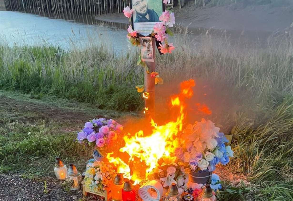 Memorial for ‘hero’ father set on fire