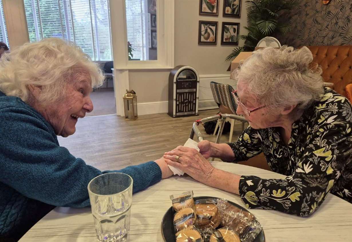 Old school friends reunited in park after more than 80 years apart