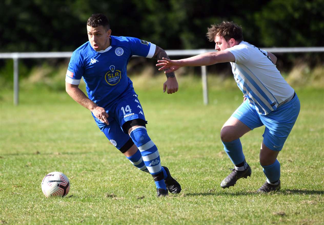 Outwell Swifts v Chatteris football action.