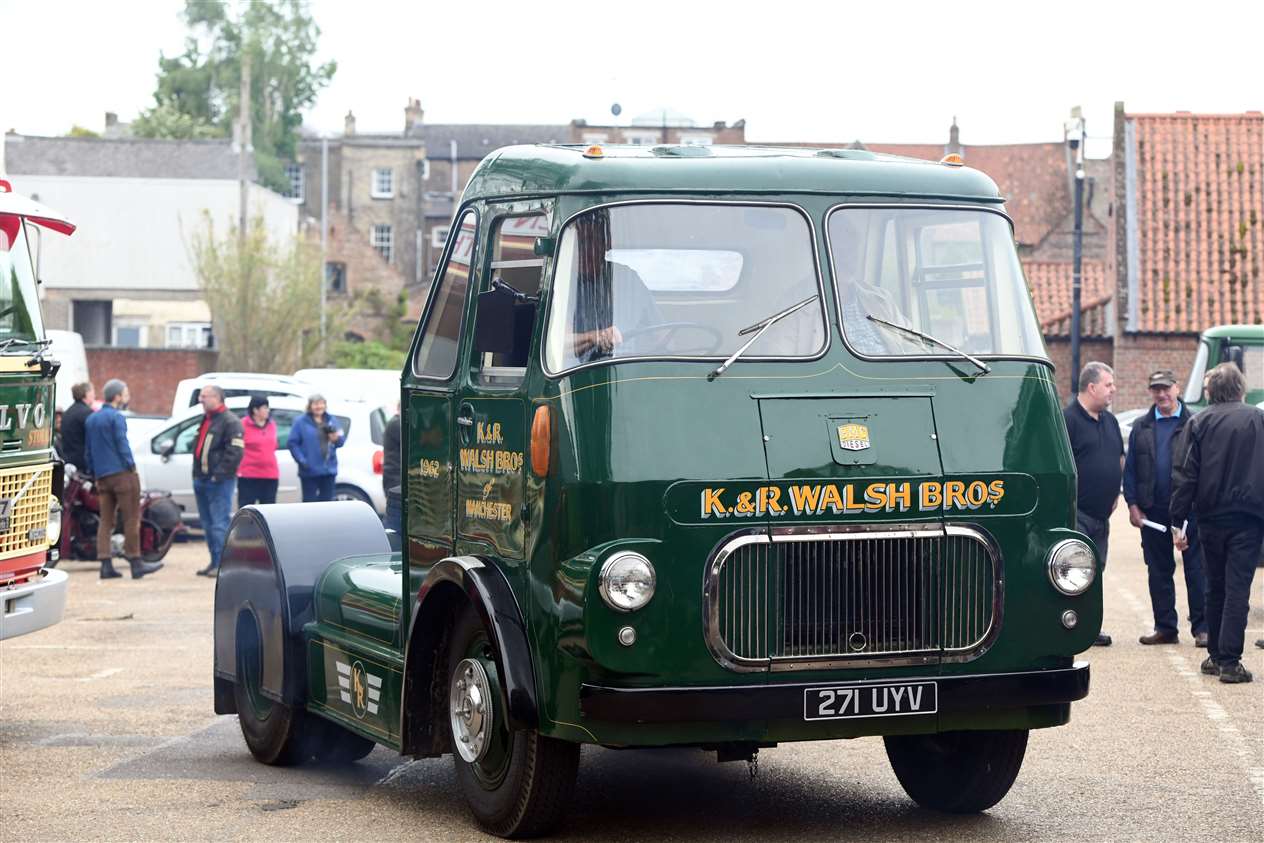 Vintage lorries taking part in the Flatlands road run from Wisbech - Peterborough - Wisbech. (47466101)