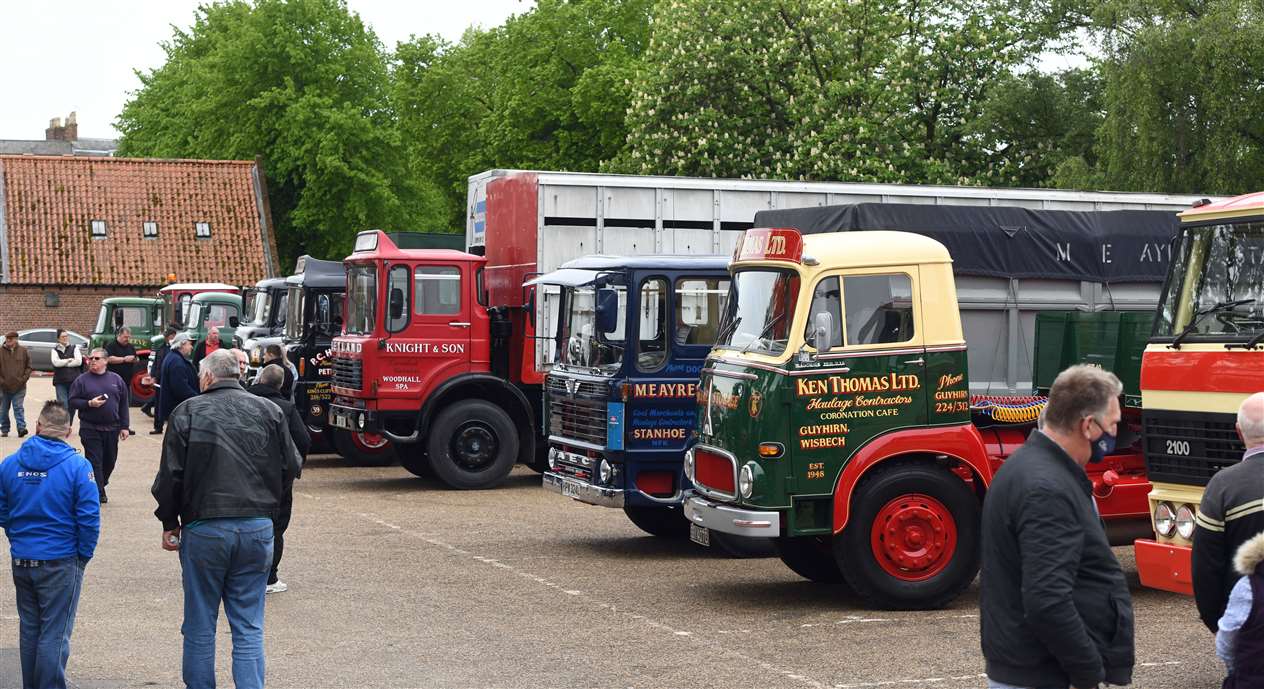 Vintage lorries taking part in the Flatlands road run from Wisbech - Peterborough - Wisbech. (47466100)