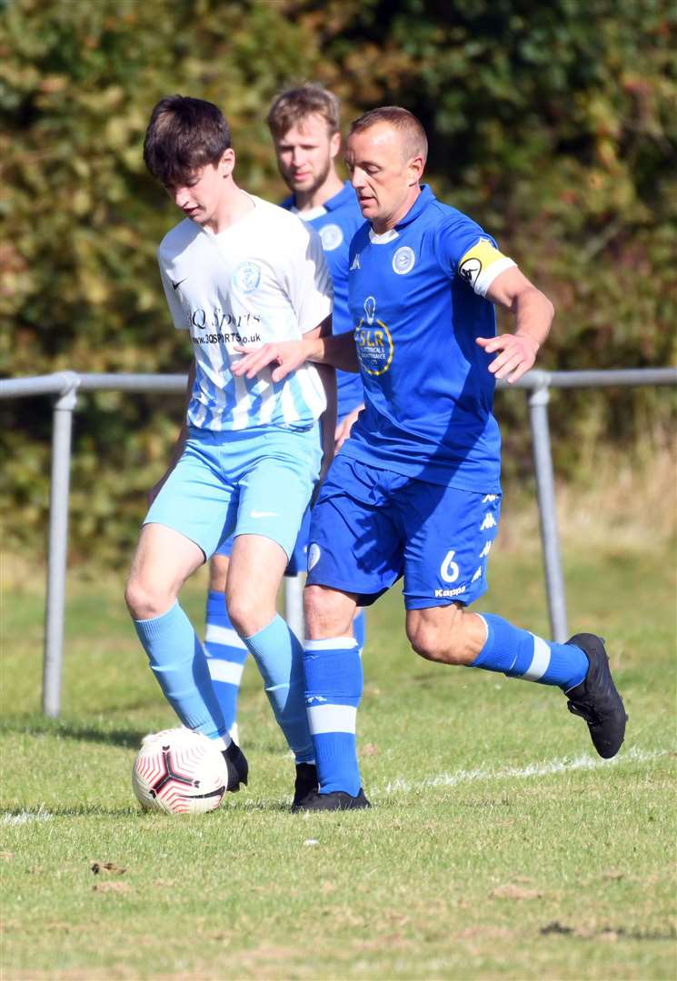 Outwell Swifts v Chatteris football action.