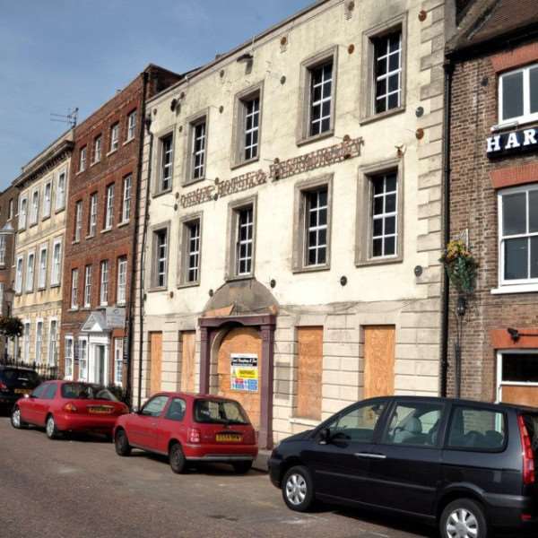 MP Steve Barclay wants Fenland Council to compulsorily purchase the Phoenix Hotel but the authority says it will cost too much money.