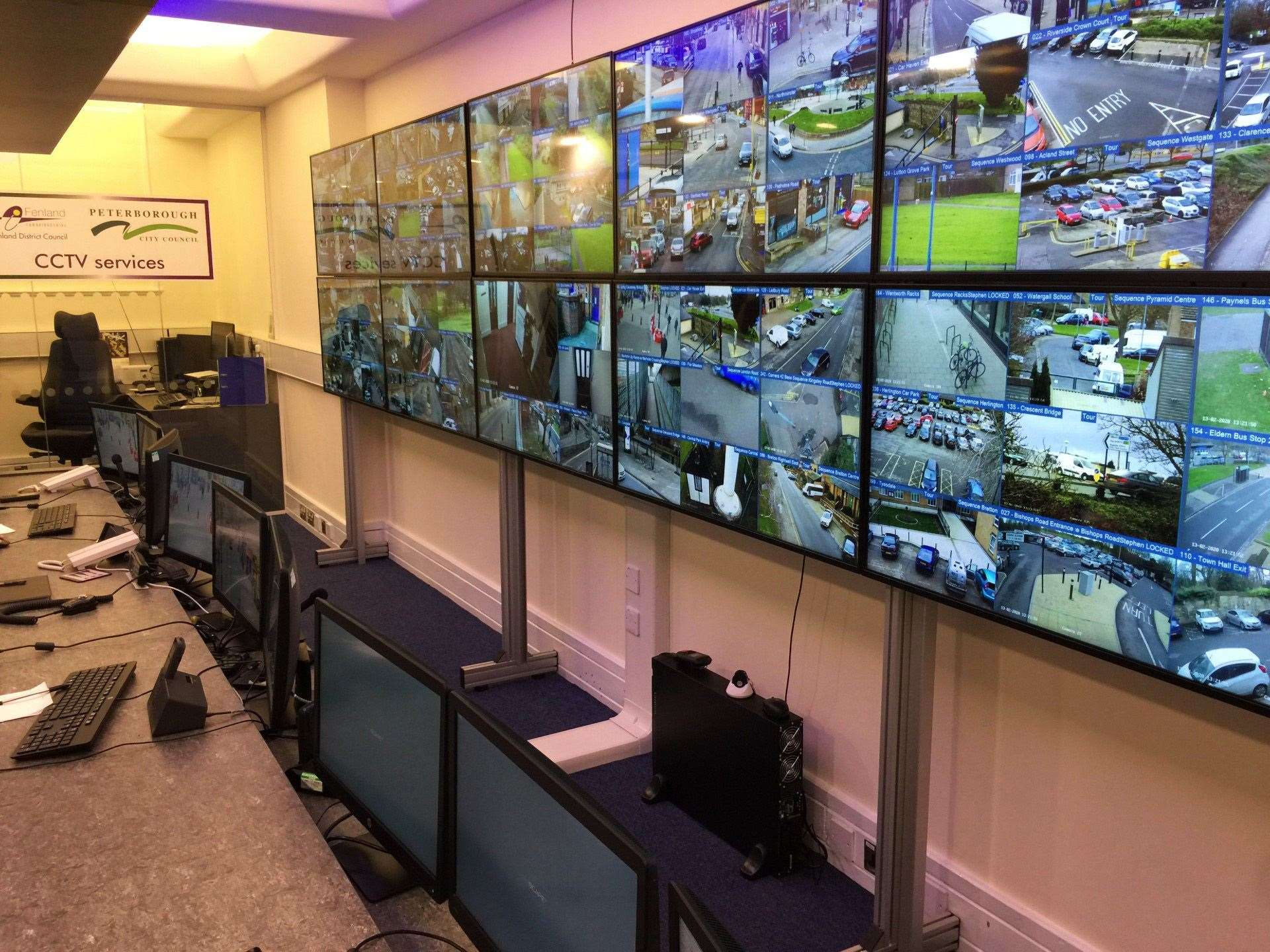 A new state-of-the-art CCTV control room which allows officers to monitor footage fromacross Peterborough and Fenland has been launched. (29210344)