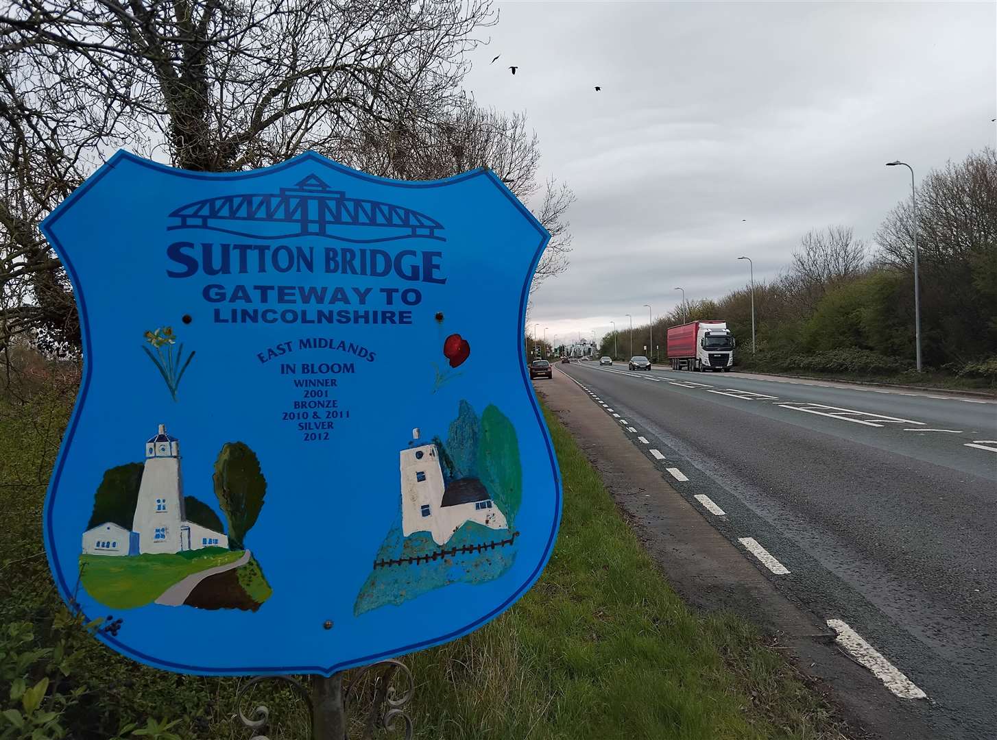 Villagers believe more could be done to brighten up the 'gateway to Lincolnshire'