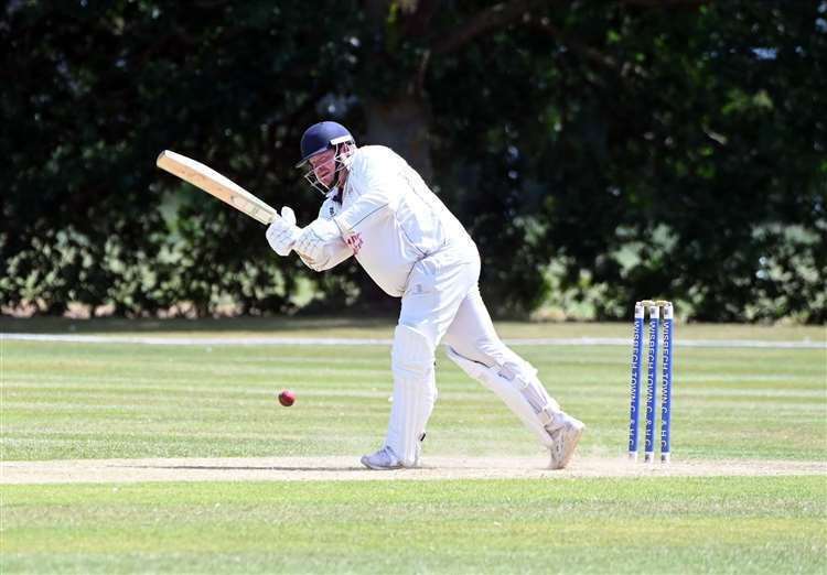 Wisbech's Gary Freear scored an opening day century