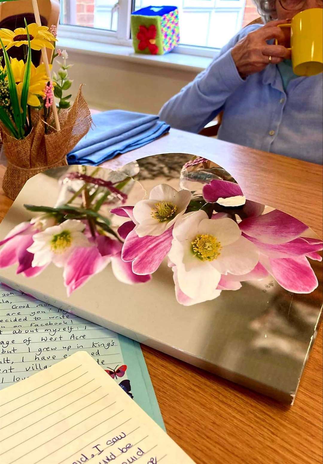 Residents prepare to start their own letter writing in reply to those they have received. (55251592)