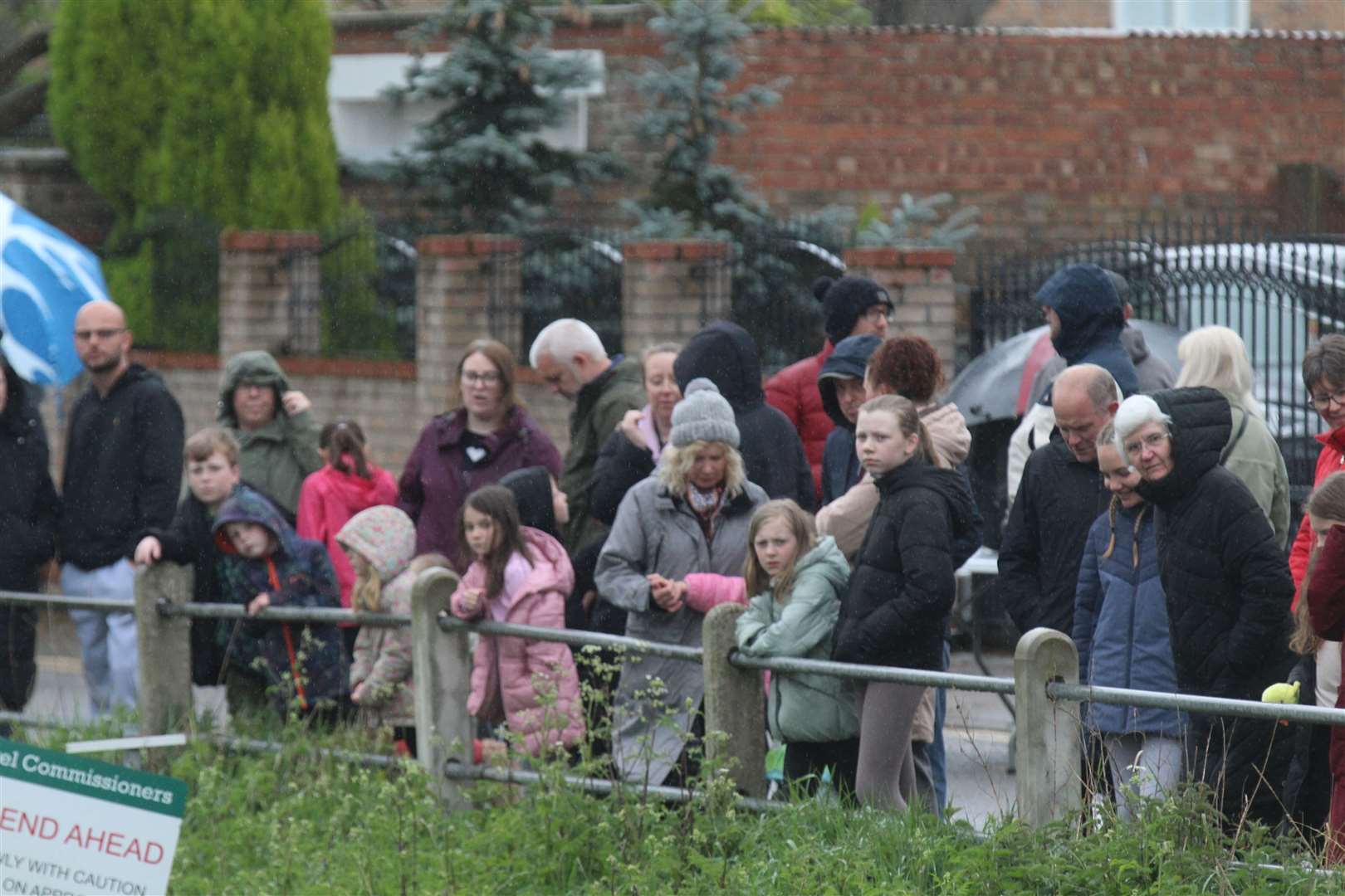 Crowds gathered along the river edge. Picture: Robert Windle RWT Photography