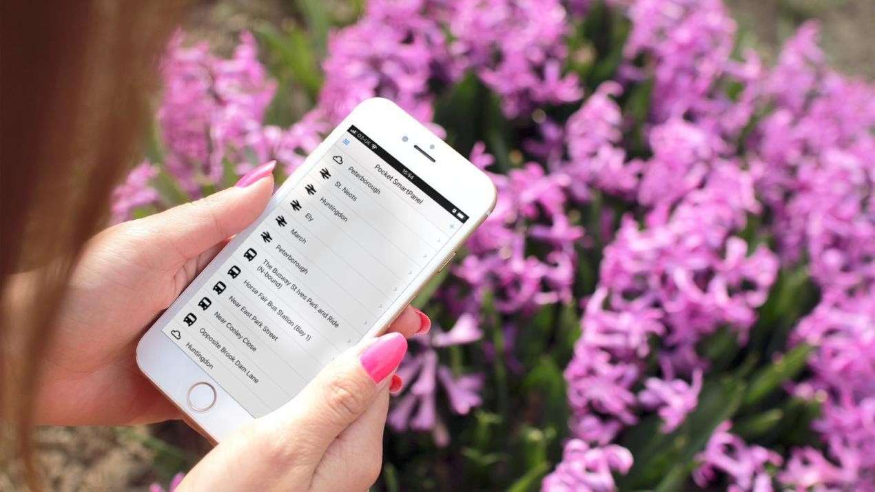 A new up-to-the-minute way to check on your smartphone when your next bus or train will arrive is now available (48343550)