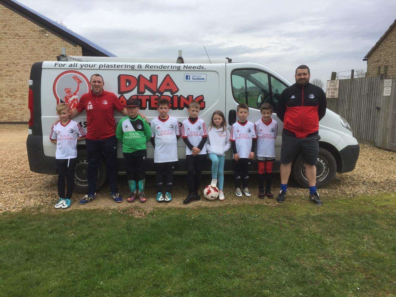 Tydd FC under 9s sponsorship from three local companies: Darren and Naomi Andrews of DNA Plastering sponsored the away kit. (2571575)