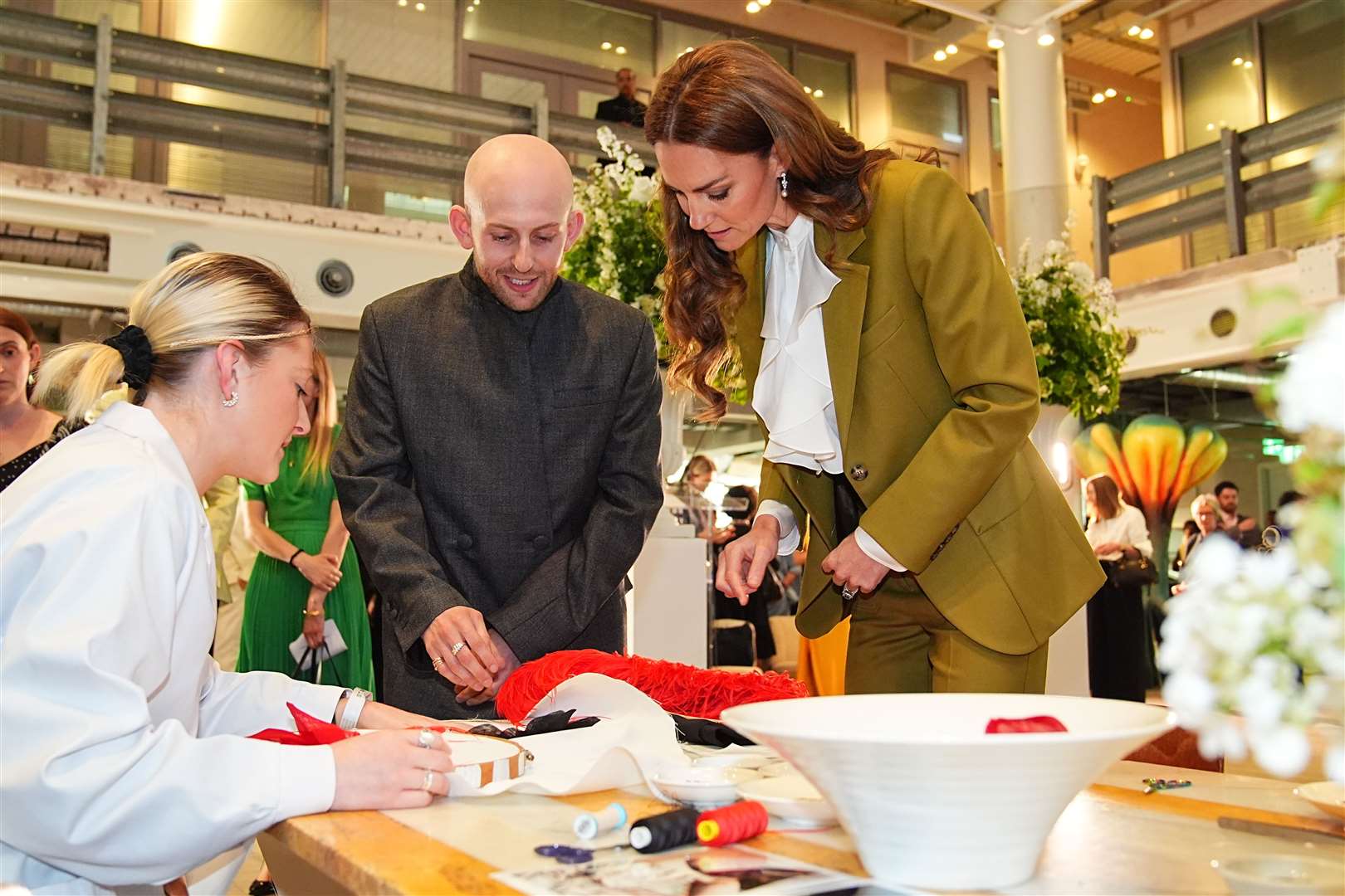 Kate tours Patrick McDowell’s pop-up studio (Aaron Chown/PA)