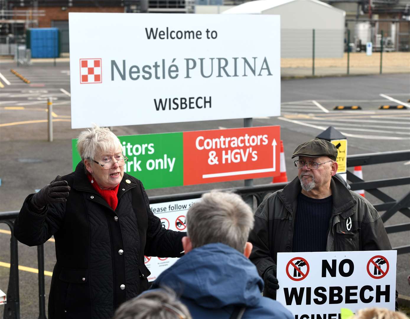 Stop the Incinerator meeting outside Nestle Purina. (31098563)