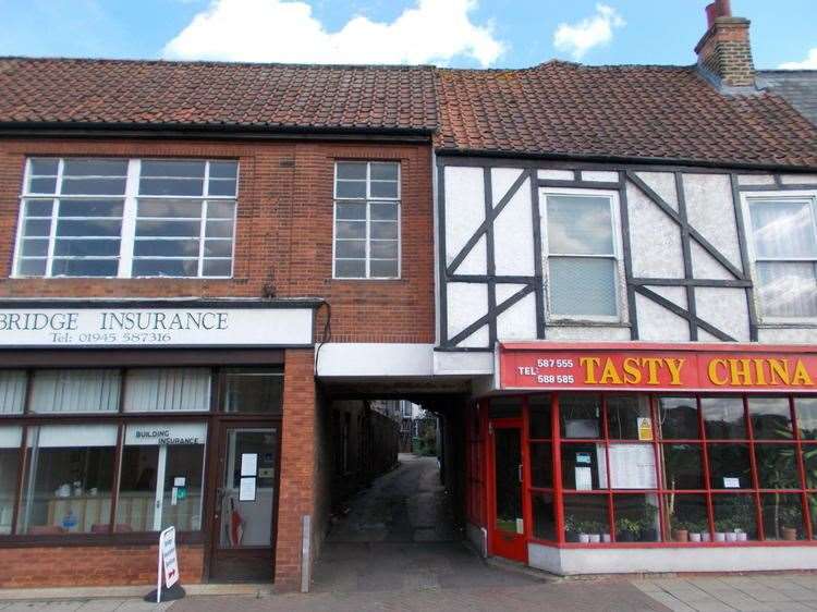 The room is located between an insurance brokers and a Chinese takeaway on Nene Quay in Wisbech (28002569)
