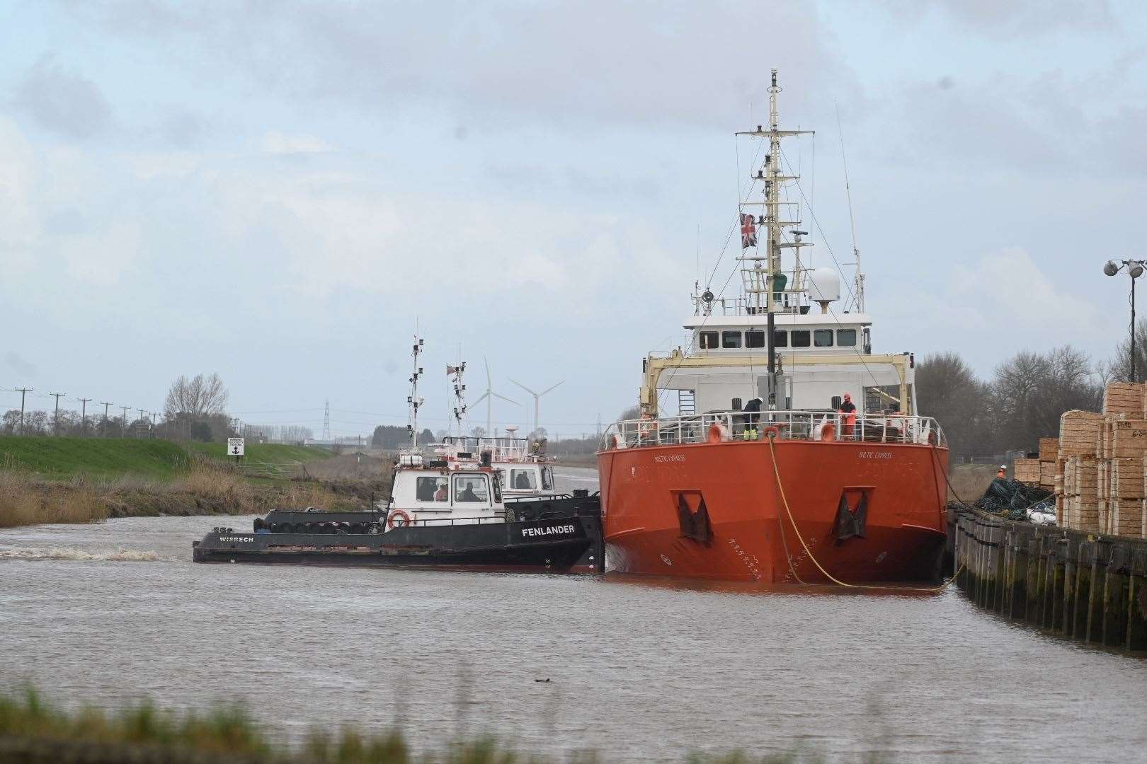 Boat that was stuck between Sutton Bridge and Wisbech. Being pushed into Wisbech port. (62657544)