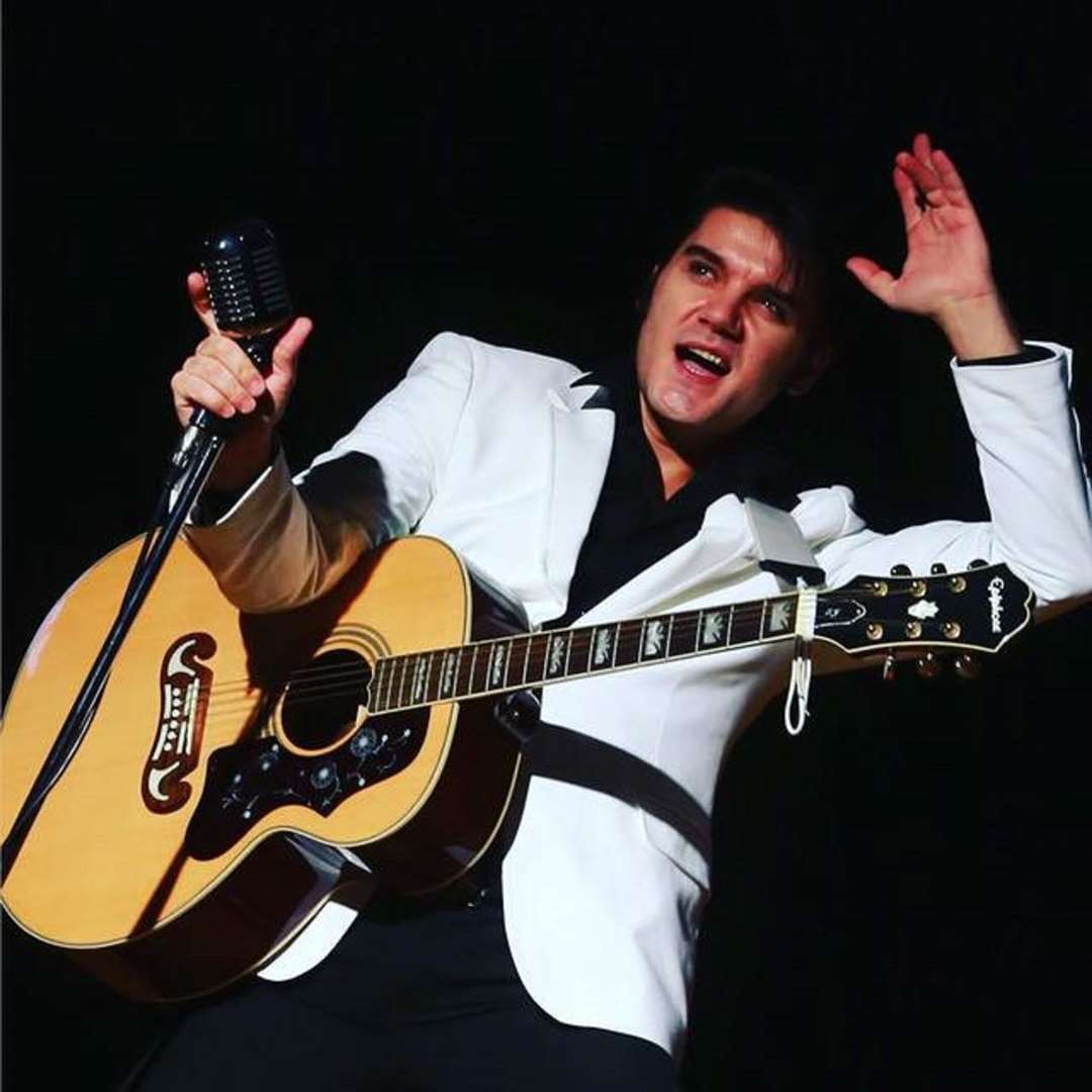 Eddy Popescu plays Elvis at the Angles Theatre, Wisbech (29219596)