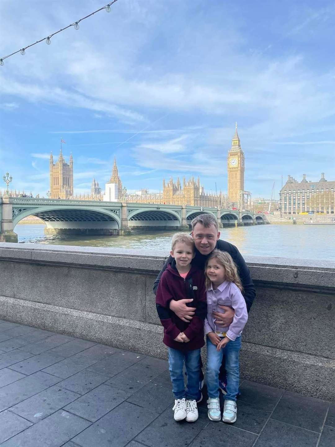 Dad Jason Bull man is hoping people will go along to cheer him on as he completes a marathon in aid of Cavalry Primary School in March. (59396305)