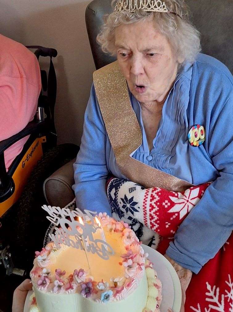 Elsie Griggs, 100, blows out her candles