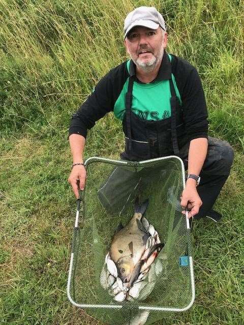 Tydd Gote AC Pete Emery's winning weight from the Wednesday Open 9.19 (16719973)
