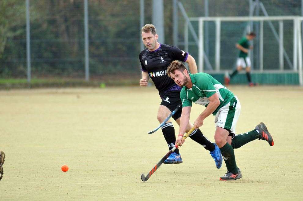 Peele Leisure Centre - men's hockey action Long Sutton v Pelicans (18865975)