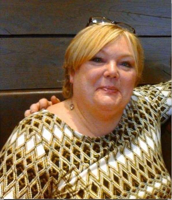 Pauline smith has shed over six stone to change her looks and improve her well-bieng. (54116282)