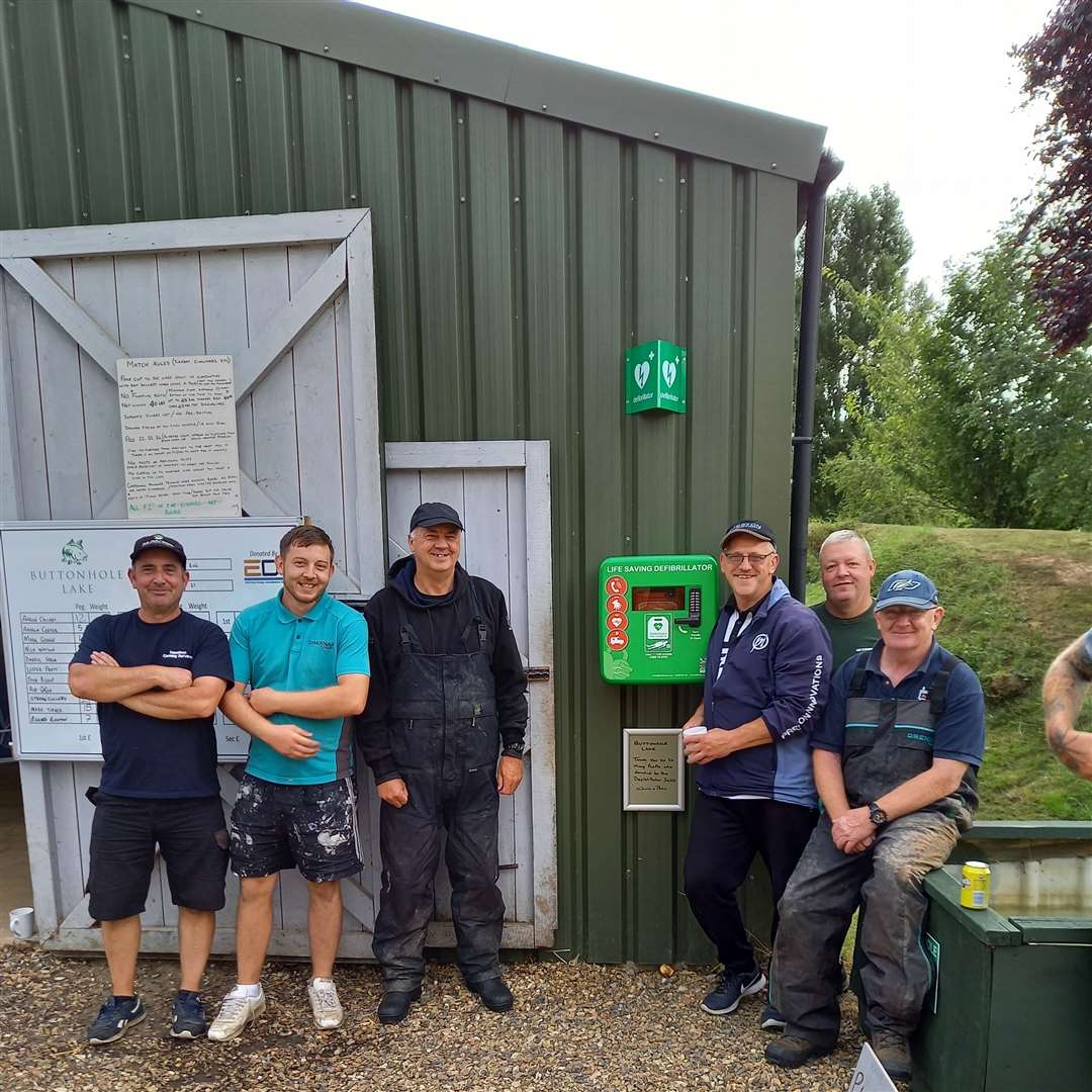 A defrillator has been installed at Buttonhole Lake. (50710375)
