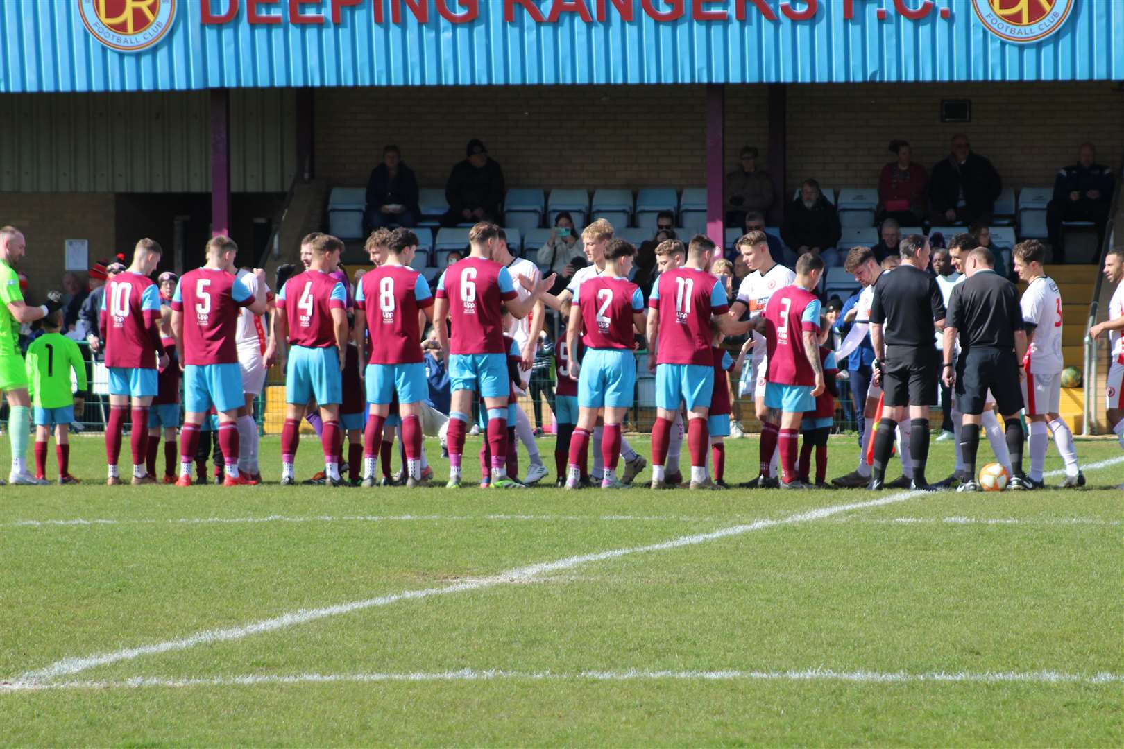 Before kick-off. Picture: Erin Larham