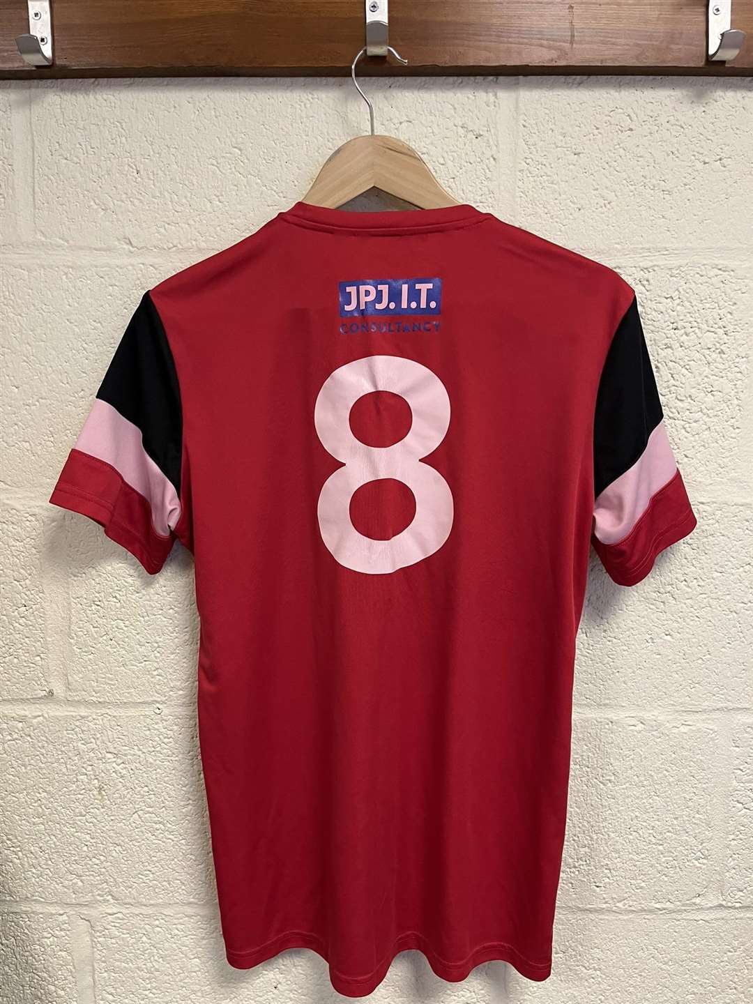The 8 shirt has been retired by Tydd (60023769)