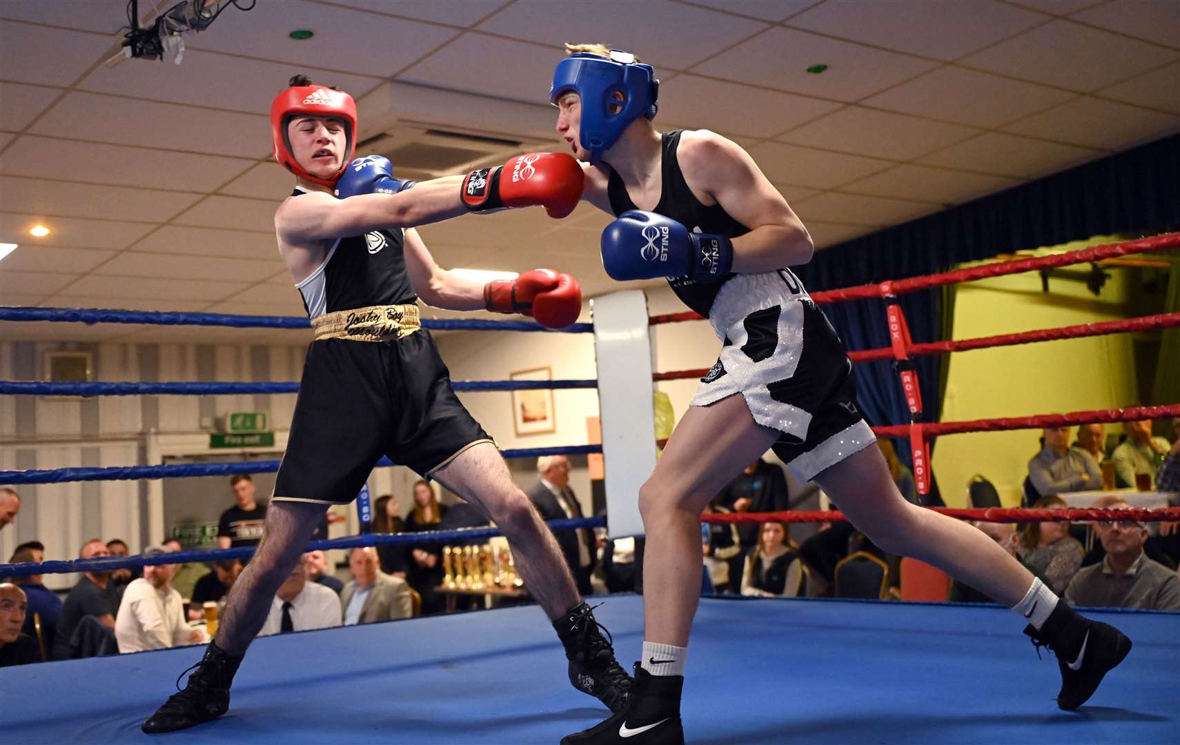 March Boxing Club evening of boxing..Josh Moulding (red) v Harrison Dickson. (55848611)