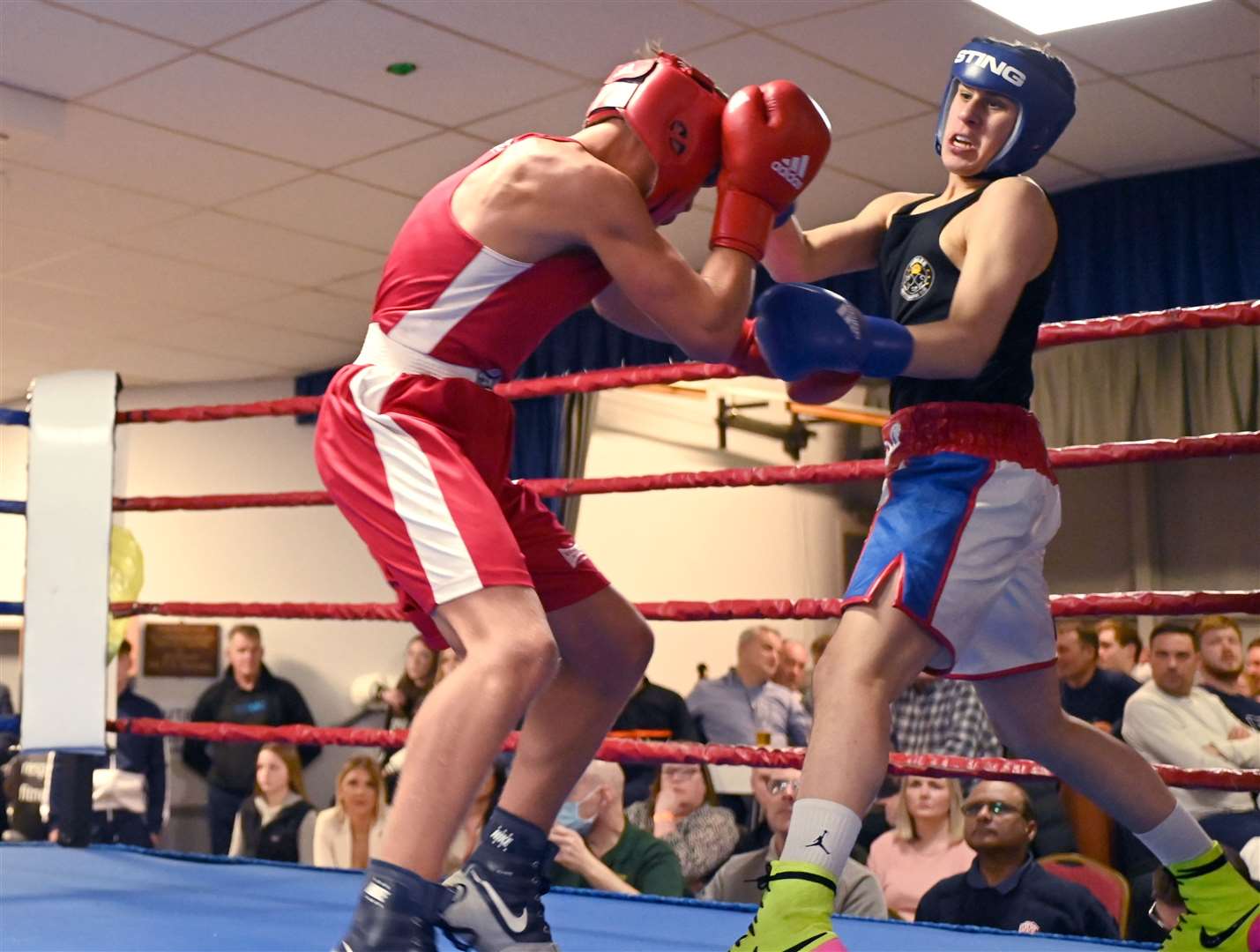 March Boxing Club evening of boxing..Harry Warden (red) vAyan Ahmed (blue). (55848600)