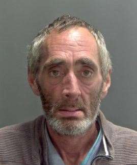 Darren Bezdek who breached a court order and stole from a shop has been jailed.