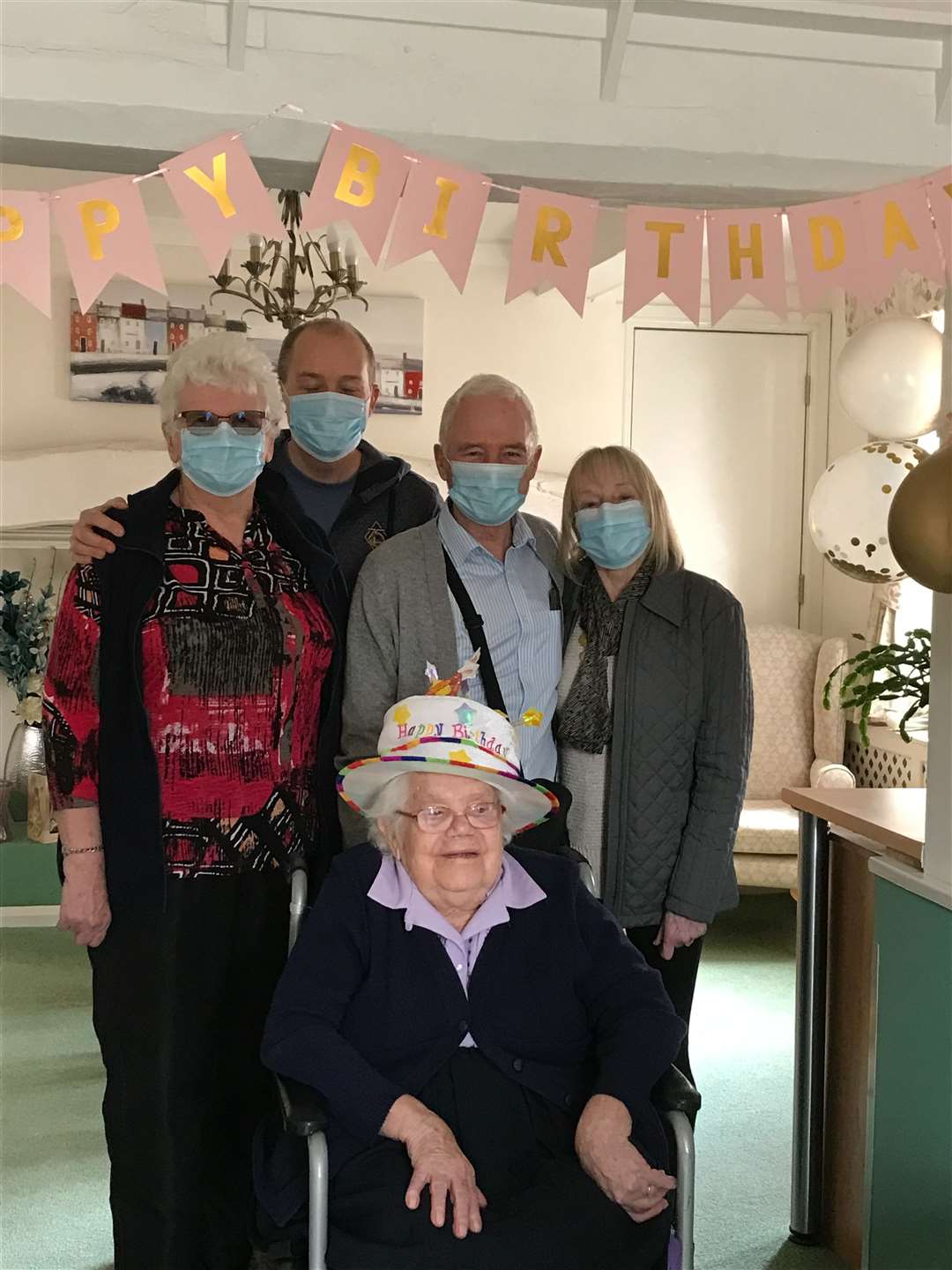 Kath with her family - she had not seen her son Tony since the start of the pandemic. (55642373)