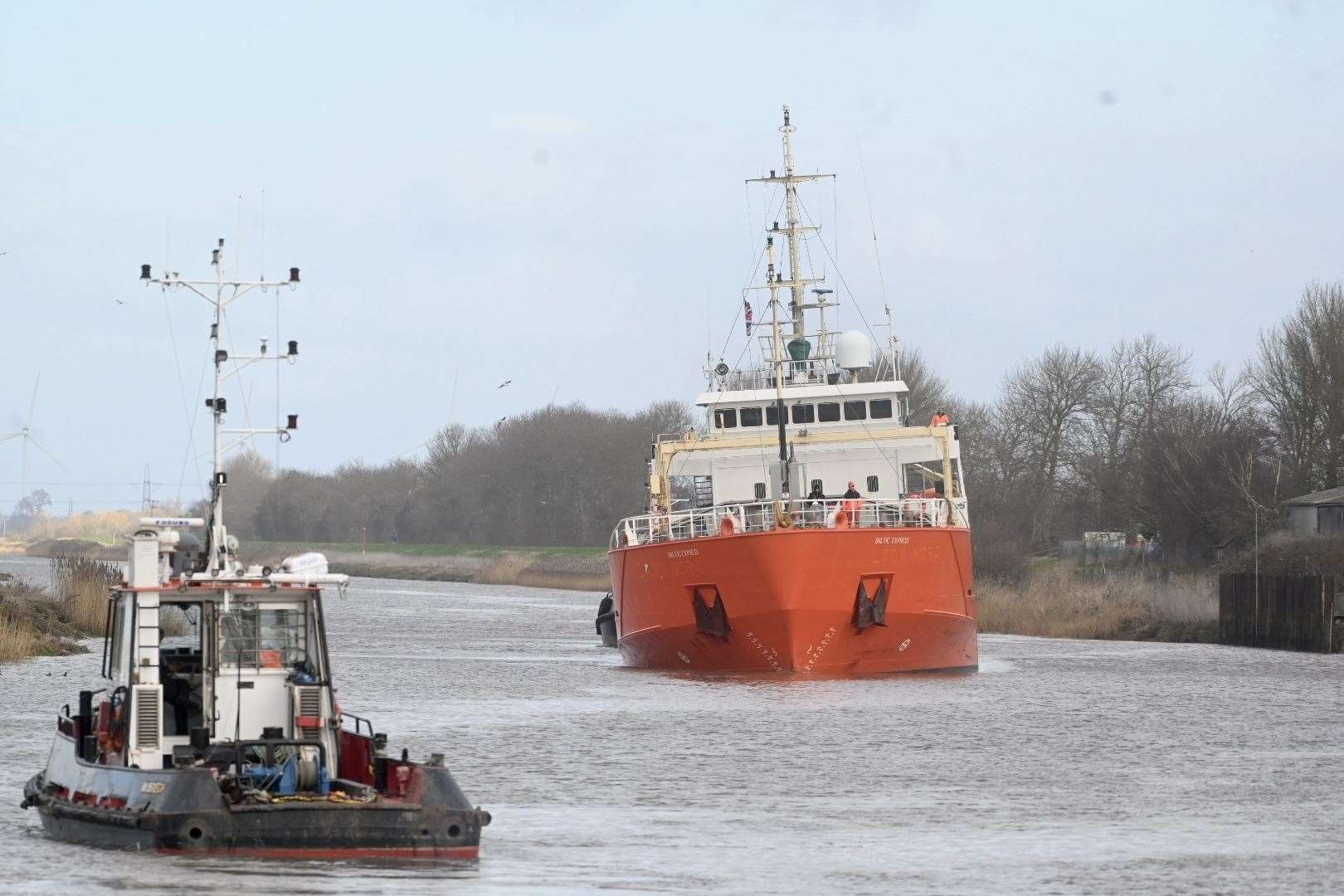 Boat that was stuck between Sutton Bridge and Wisbech. Being pushed into Wisbech port. (62657540)