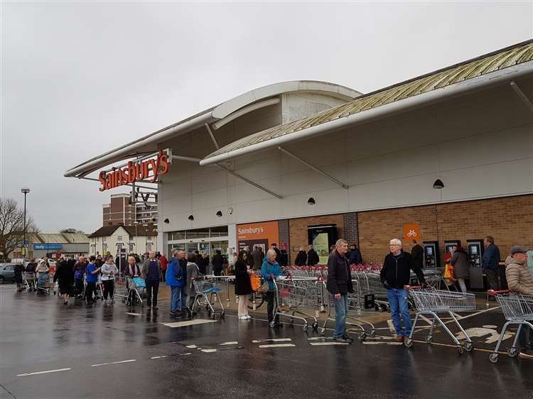 Sainsbury's is allowing the elderly to shop early (32298079)