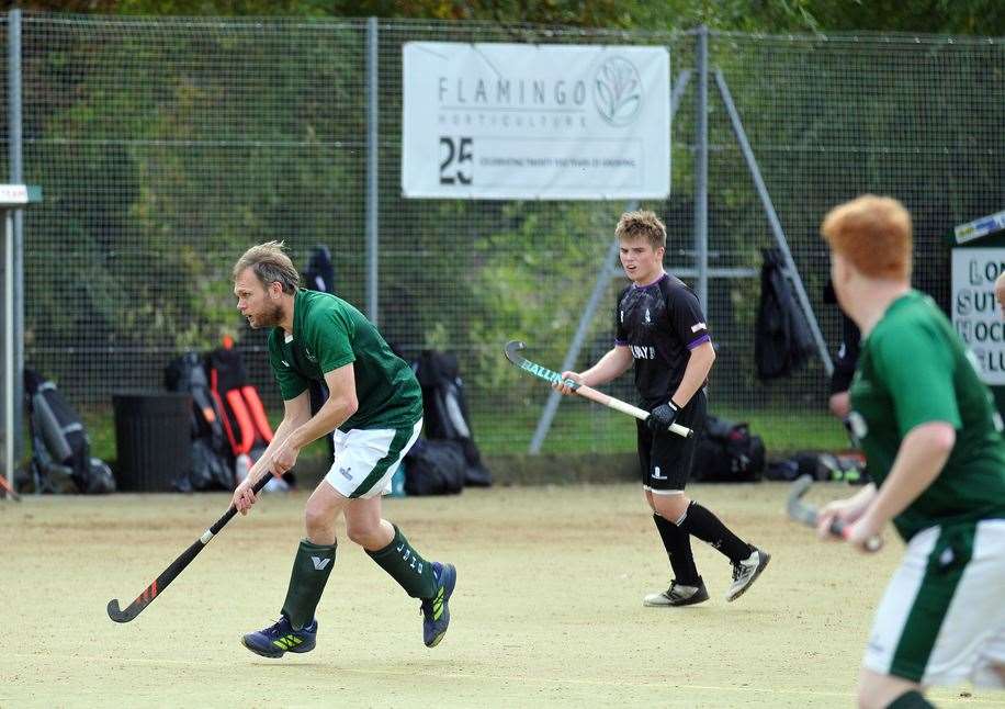 Peele Leisure Centre - men's hockey action Long Sutton v Pelicans (18866045)