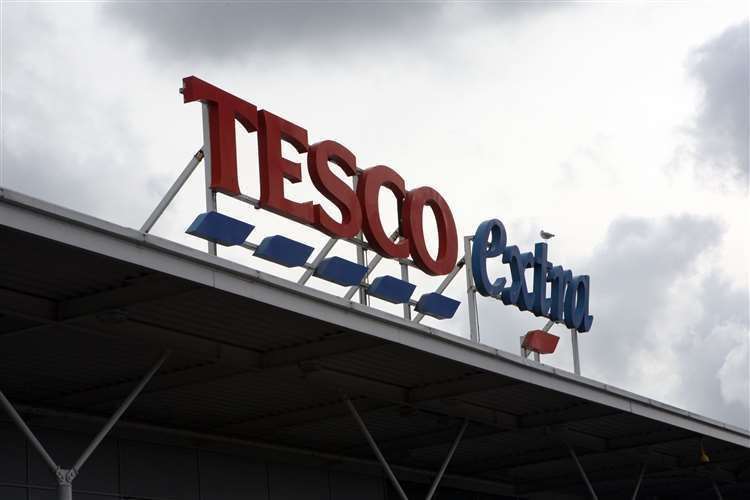NHS staff can browse Tesco stores before the checkouts are opened (32298173)