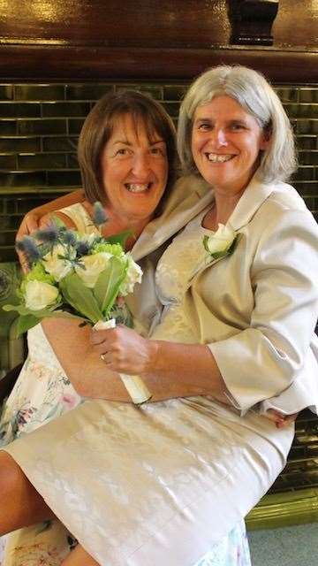 Tracey Howe with her late wife Angela who passed away in 2023 (Tracey Howe/PA)