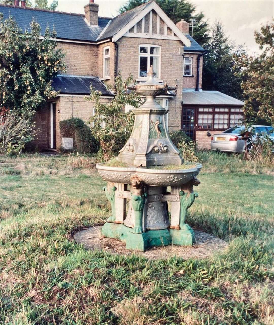 The only glimpses the public had of the centrepiece was of it located in the garden of Thomas and Florrie Jones' garden