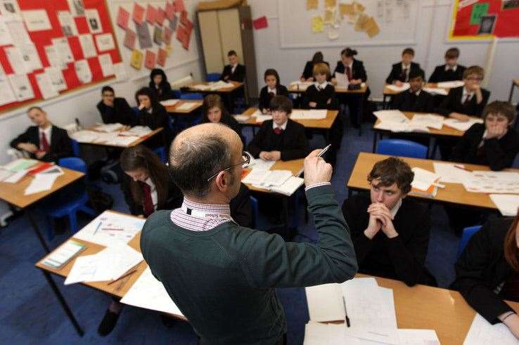 Hundreds of unqualified teachers in county's schools. (13391536)