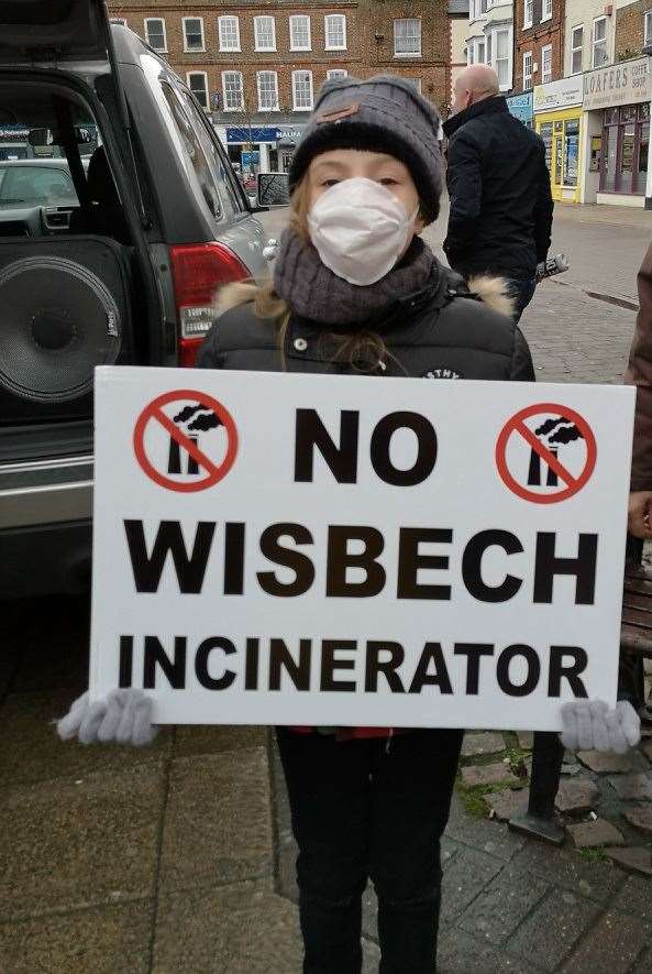 Young Beau Morgan was among those to symbollically wear a mask highlighting fears over air pollution the inicinerator will generate. (29370448)