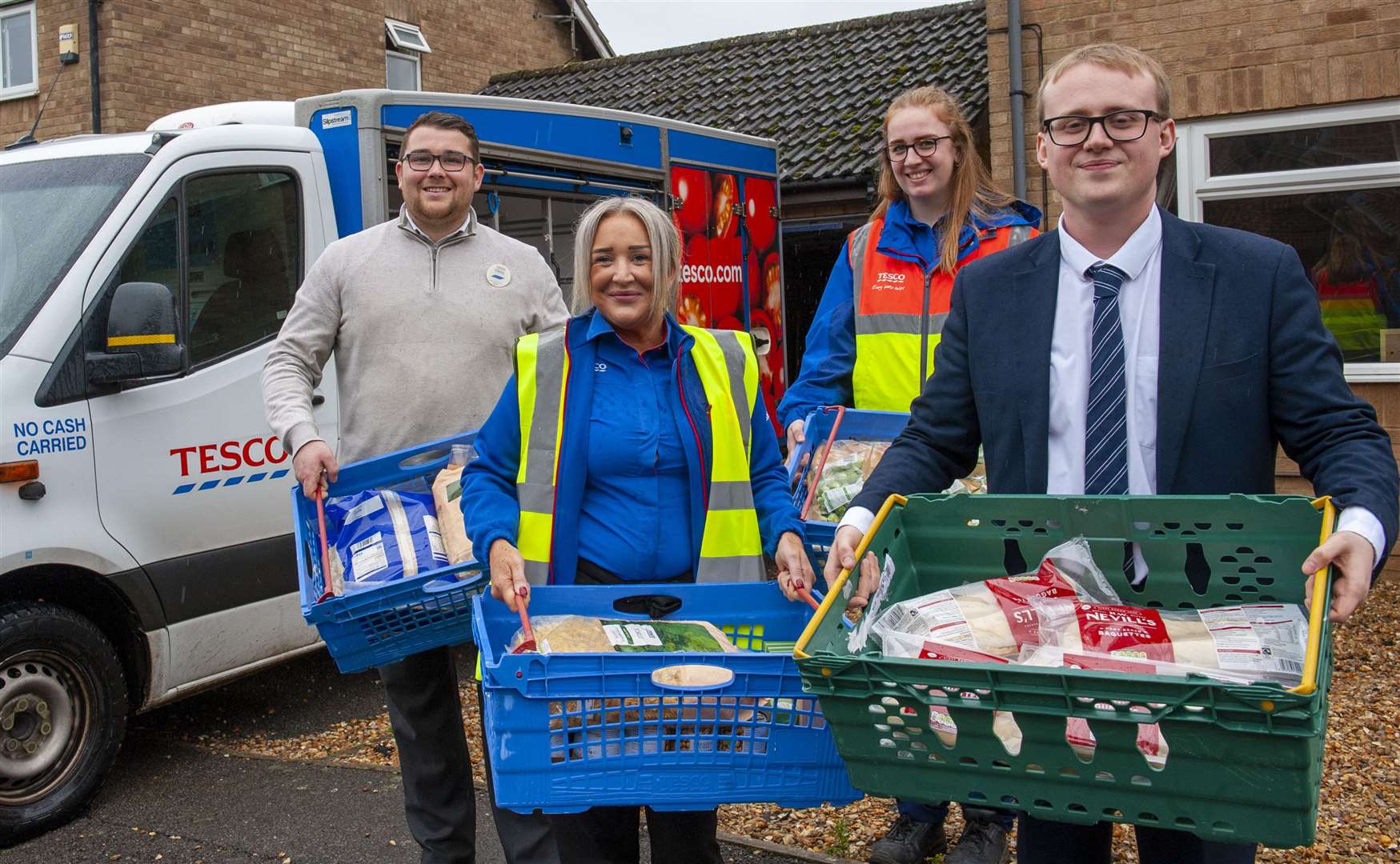 Feed Fenland Event. Tesco Extra of Walsoken donating food to feed Fenland and cooking meals. Pictured FLtoR Julie Bushby (Tesco) Chris Ashworth manager Tesco Walsoken. Elia Stephenson (Tesco) George Broughton (organiser (Feed Fenland) at Kooreman Road.. (60132573)
