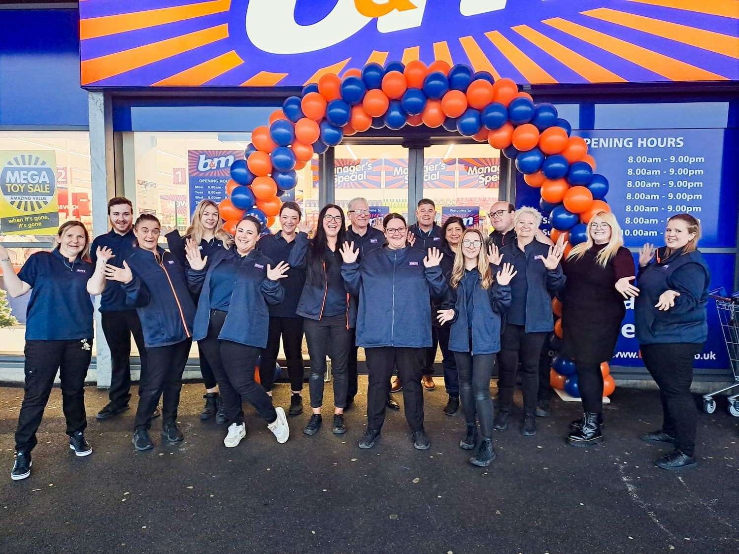 The team who will be working at the new B&M store.