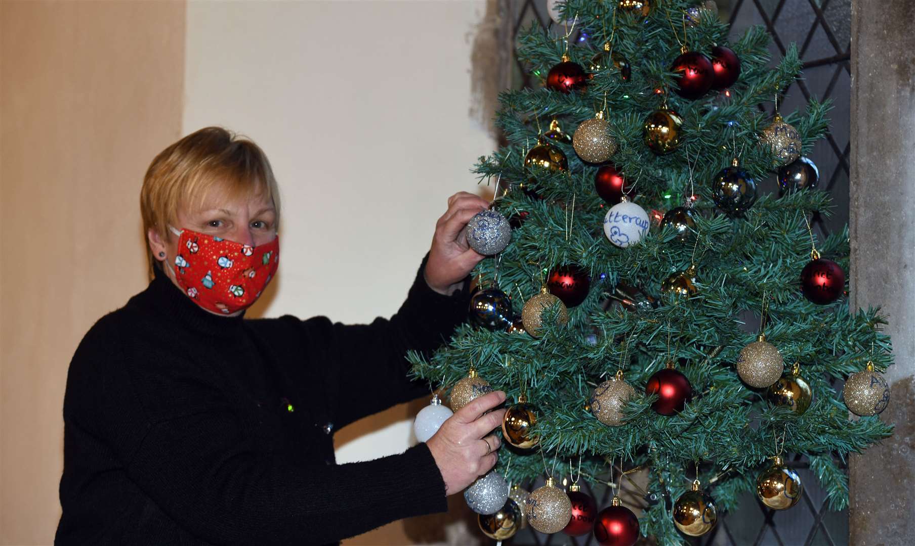 Christmas tree festival at Chatteris parish church..Linda Tilbrook. (43411292)