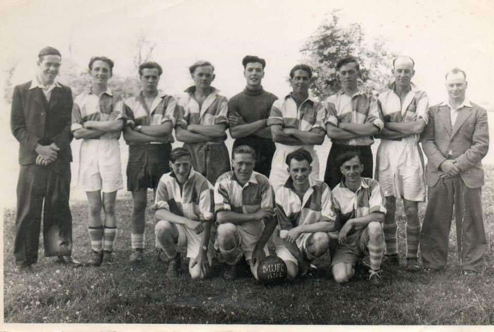 Maurice Short pictured left with the team he supported all his life. (28501174)