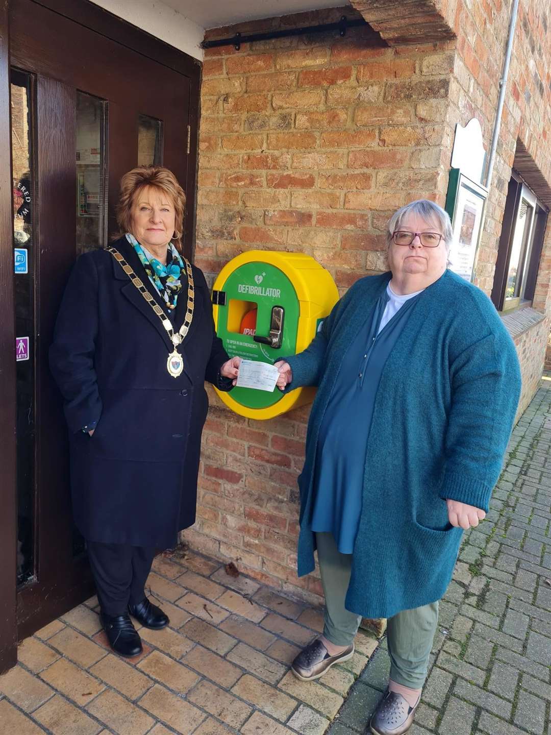 chatteris cheque for defibrillator (62318157)