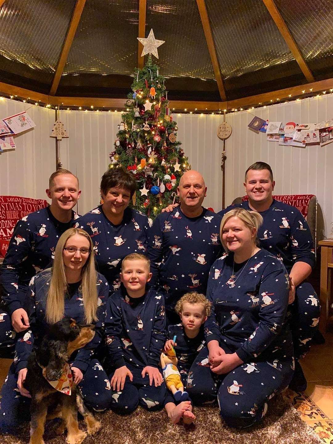 Back row: LtoR: Craig Brown. Kay Brown, Gary Brown, James Bostock. Front row: LtoR: Amy Brown, Kai Bostock, Ava Bostock, Kealeigh Bostock with dog Molly in their last family photo with mum Kay Brown who died in August