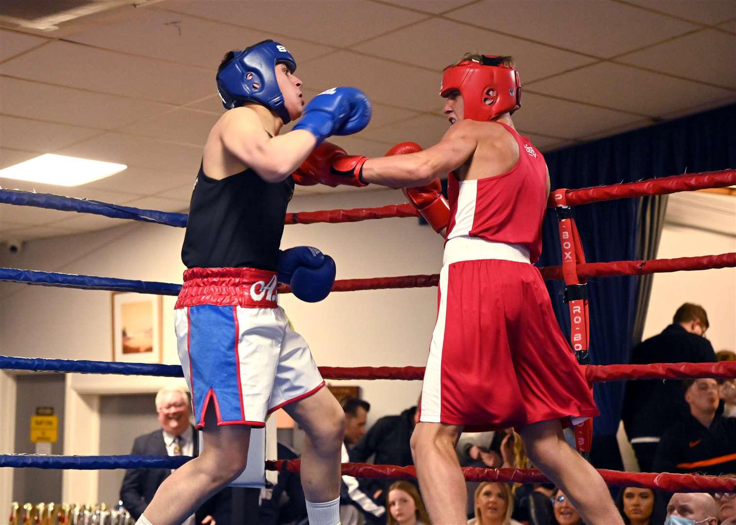 March Boxing Club evening of boxing..Harry Warden (red) vAyan Ahmed (blue). (55848604)